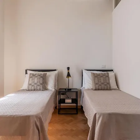 Castro Pretorio 3 - Fromhometorome Апартаменты